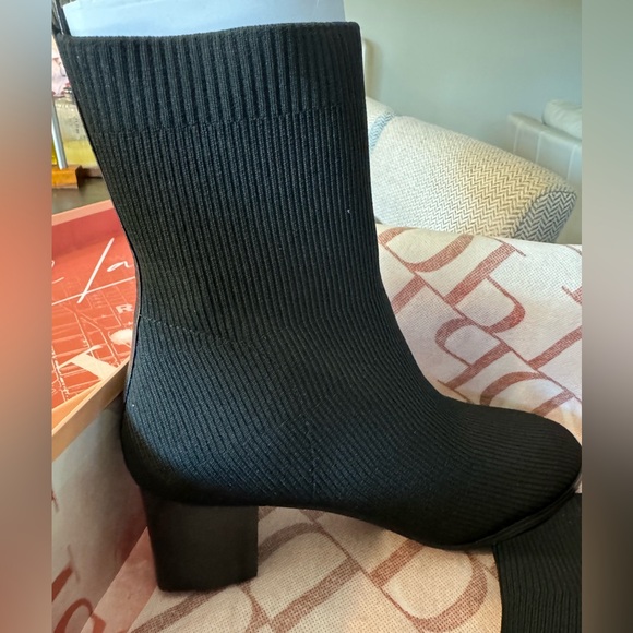 LDP PICARUS/ stretch knit fabric booties size 10 - Picture 5 of 7